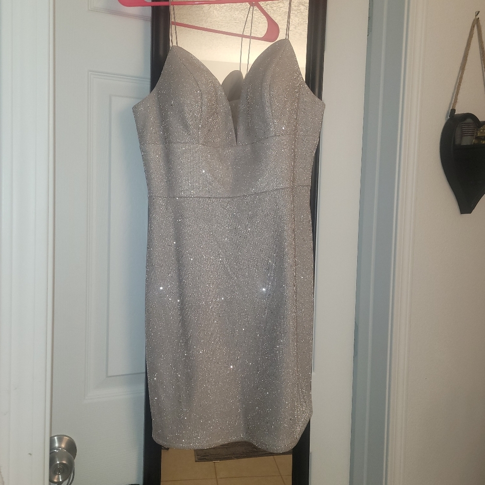 Gianni Bini Silver Shimmer Mini Dress Beyoncé Mirrorball Deep V Neck Above Knee